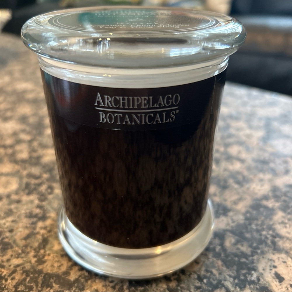 Archipelago Botanicals HAVANA Candle Cuban Tobacco Leaf 60 Hours NEW Single Wick - Picture 2 of 6